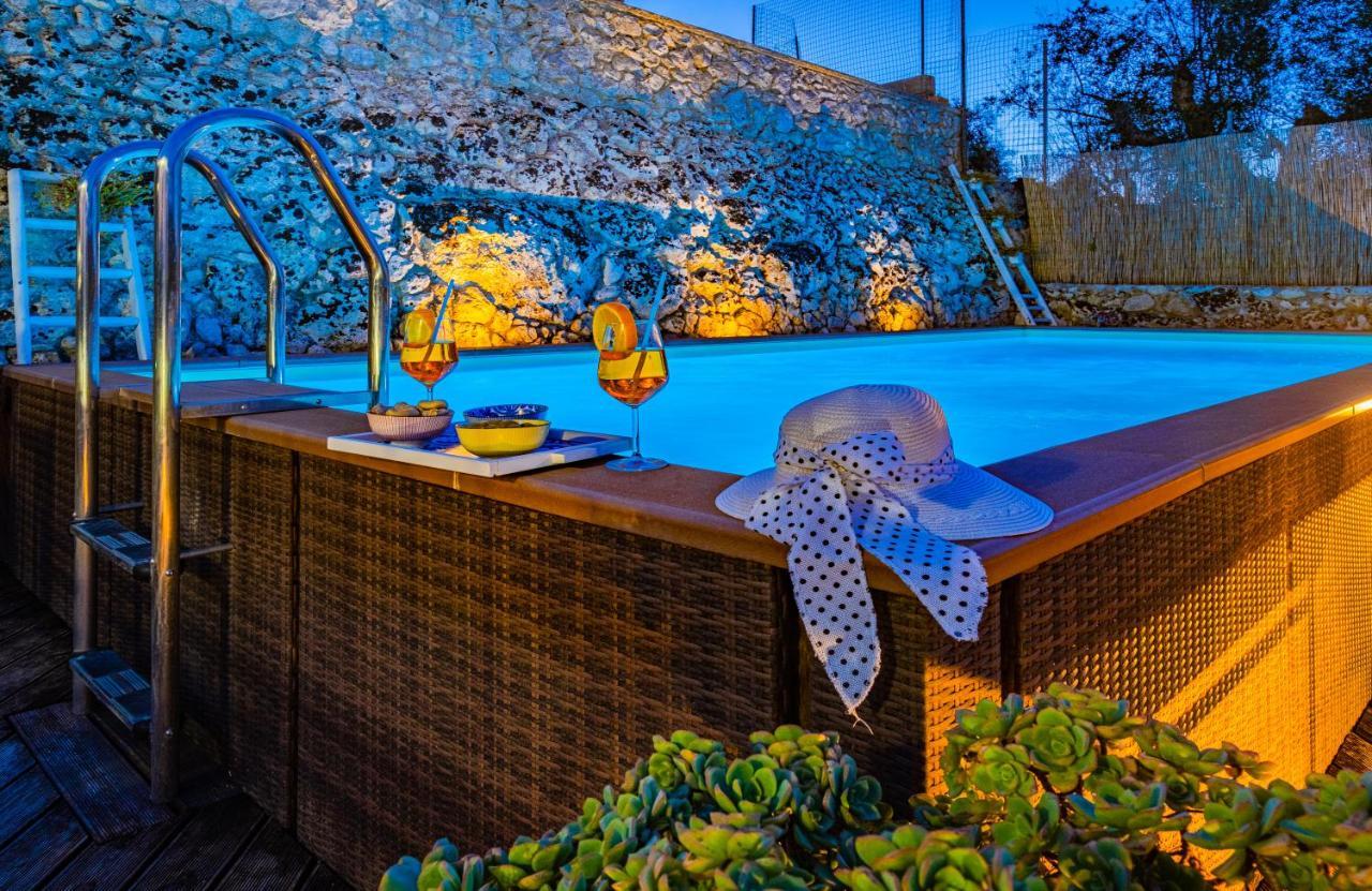 Villa Vanessa Con Piscina Privata - Castro Castro  Zewnętrze zdjęcie